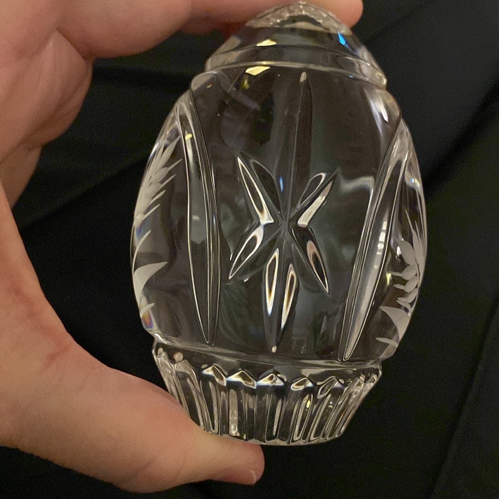 Beautiful Lead Crystal Egg with Wheat/ Star Motif - Picture 2 of 4